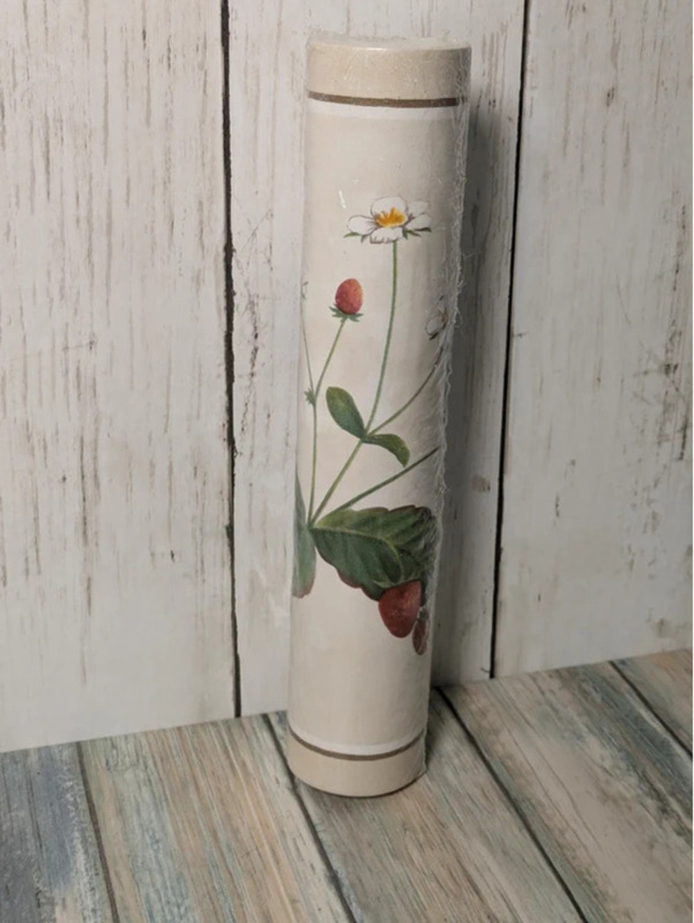 Vintage Village Strawberry Daisy Wallpaper Border 15' x 8.4" NOS